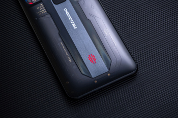 Смартфон Nubia Red Magic 7 256Gb 18Gb прозрачный моноблок 3G 4G 6.67" 1080x2400 Android 11 64Mpix 802.11 a/b/g/n/ac/ax NFC GPS GSM900/1800 GSM1900 Tou фото 4