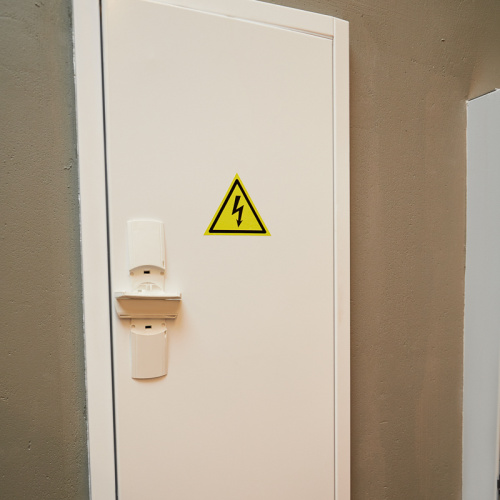 Наклейка знак электробезопасности «Опасность поражения электротоком» 85х85х85 мм REXANT 20шт (20/100) фото 2