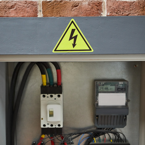 Наклейка знак электробезопасности «Опасность поражения электротоком» 160х160х160 мм REXANT (5/100) фото 2